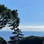 Bilocale Vista Mare Con Giardino Privato E Piscina アパート