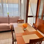 アパート Bilocale Vista Mare Con Giardino Privato E Piscina サンレモ