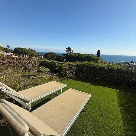 Bilocale Vista Mare Con Giardino Privato E Piscina アパート サンレモ