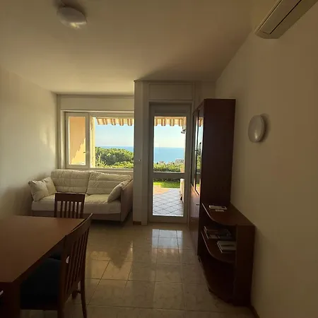 Bilocale Vista Mare Con Giardino Privato E Piscina * サンレモ