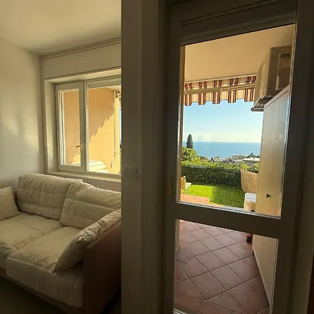 Bilocale Vista Mare Con Giardino Privato E Piscina アパート
