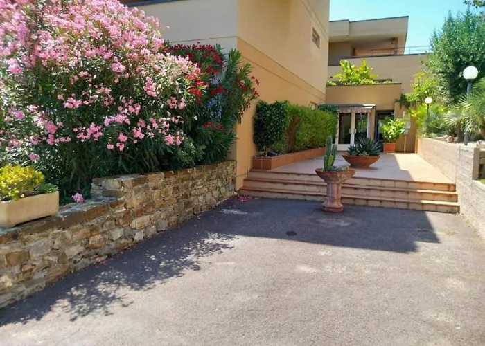 Bilocale Vista Mare Con Giardino Privato E Piscina Apartment
