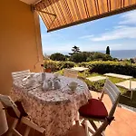 Bilocale Vista Mare Con Giardino Privato E Piscina דירה *